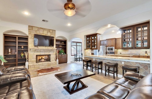 The Hielscher House | Hot Outdoor 8-personSpa, 5-bedroom house, Green belt