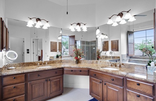 The Hielscher House | Hot Outdoor 8-personSpa, 5-bedroom house, Green belt