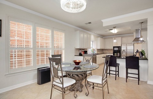 Austin House | Hot Outdoor Spa, Beautiful 5-bedroom home, Private Green belt backyard