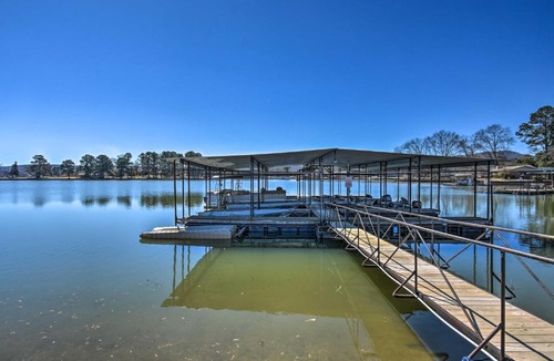 Lake Hamilton Apartment | Hot Springs Condo on Lake Hamilton with Resort Perks