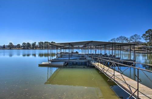 Lake Hamilton Apartment | Hot Springs Condo on Lake Hamilton with Resort Perks