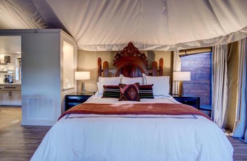 Mid America House | Hot Springs Retreat: Luxe Tented Cabin with Waterfront Views and Hot Tub