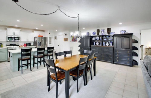 Hot Springs Apartment | Hot Springs Retreat w/Fireplace on Lake!