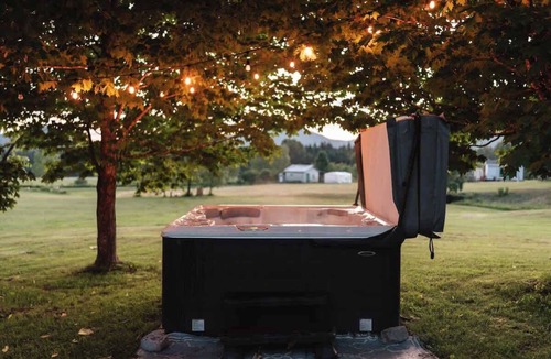 Saint-Leonard-de-Portneuf House | Hot Tub Sunsets, Mountain Views, Sleeps 10