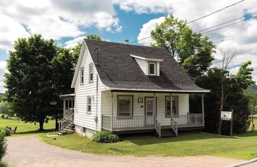 Saint-Leonard-de-Portneuf House | Hot Tub Sunsets, Mountain Views, Sleeps 10