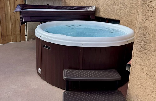 Nob Hill House | Hot Tub, 1bd/1ba, Nob Hill Home, King bed, W/D