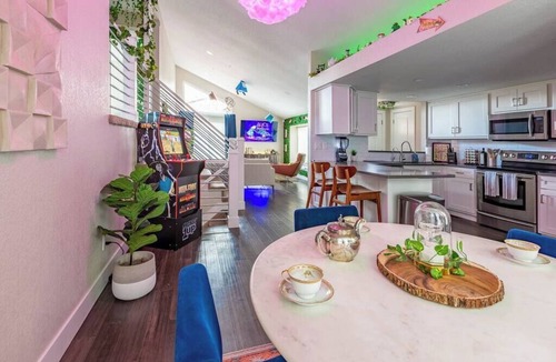 Roxborough House | Hot Tub | 2 King Beds | BBQ | Hiking | Fire Pit