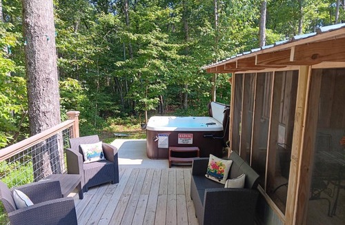 Rising Fawn Cabin | Hot Tub - 2BR + Loft Cabin - 2 mi to Cloudland