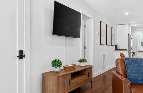 Somerville House | Hot Tub 3BR Somerville: Parking, Fire Pit, Near T