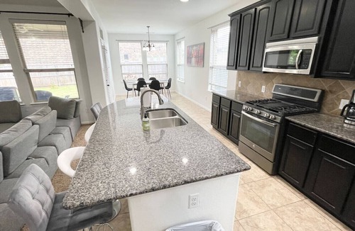 Little Elm House | Hot Tub 4BR Home - Huge Backyard, Game Room, Porch