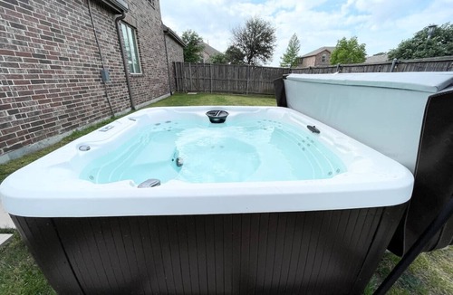 Little Elm House | Hot Tub 4BR Home - Huge Backyard, Game Room, Porch