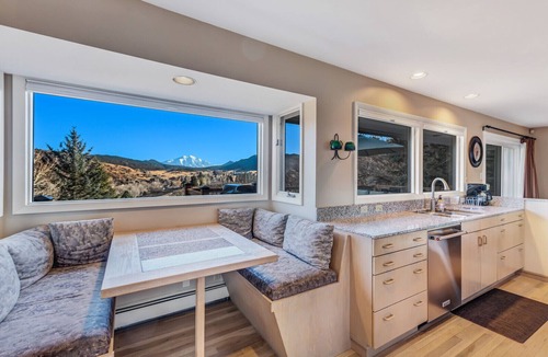 Glenwood Springs House | Hot-Tub, Amazing Views, Family/Groups, Private