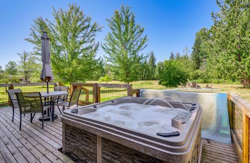 Arlington Heights House | Hot Tub and Deck Dog-Friendly Arlington Cabin