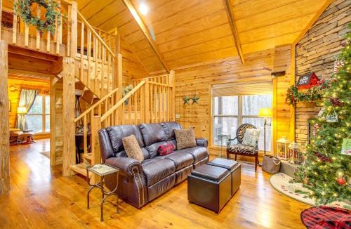 Mentone House | Hot Tub and Fire Pit Wooded Cabin Near DeSoto Park!