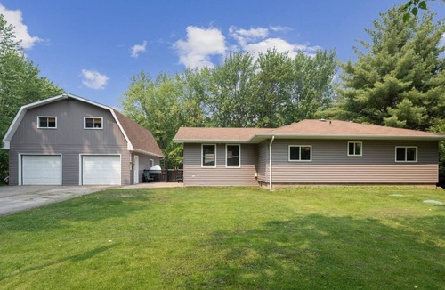 Sebright Cottage | Hot tub and swimming pool