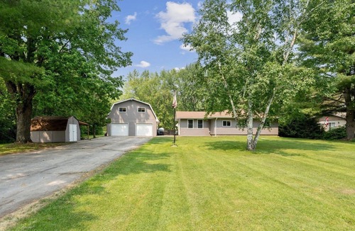 Sebright Cottage | Hot tub and swimming pool