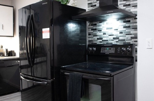 New Castle House | Hot Tub Arcadia - Relax and Play