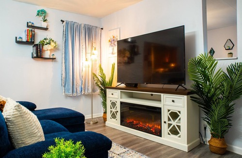 New Castle House | Hot Tub Arcadia - Relax and Play