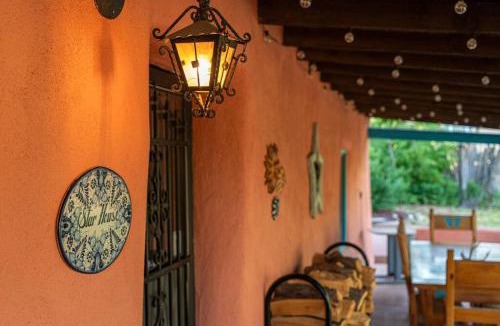 Taos House | Hot Tub, Artsy Family Adobe, 4mins Plaza! Private Deck & Yard