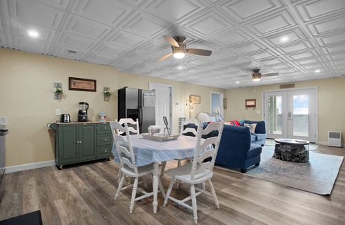 Waverly Apartment | Hot tub at Devildog Ridge