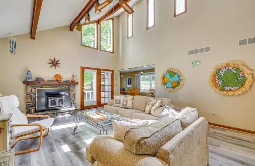 Holiday Island House | Hot Tub at Mountain-View Ozarks Retreat!