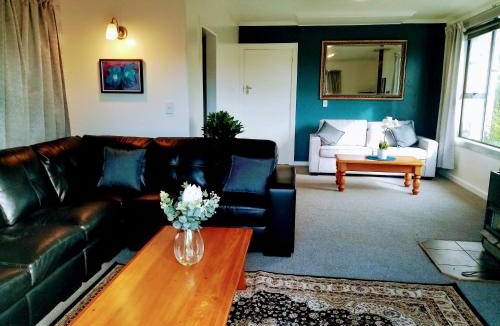 Geraldine Villa | Hot Tub at Pukeko Cottage