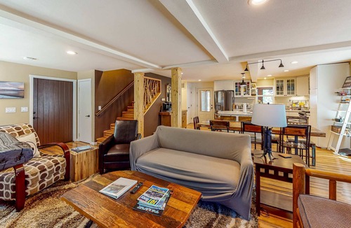 Kings Beach House | Hot Tub & Backyard - Walk 2 Blocks to Lake & Restaurants