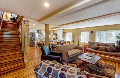 Kings Beach House | Hot Tub & Backyard - Walk 2 Blocks to Lake & Restaurants