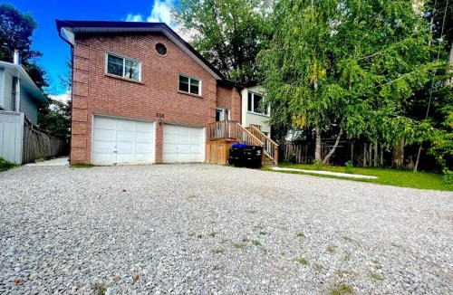 Innisfil House | Hot Tub BANYA Sauna True Cottage experience