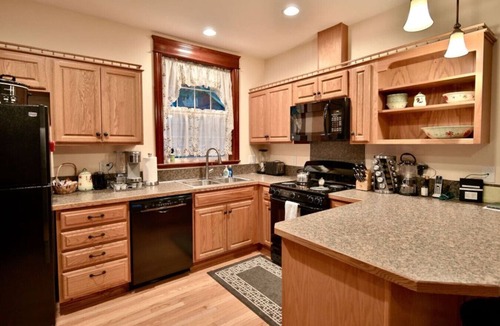 Beaver Apartment | Hot Tub, BBQ, Sol Duc River Views & Pet Friendly