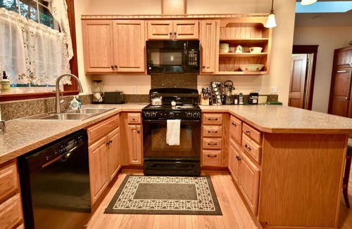 Beaver Apartment | Hot Tub, BBQ, Sol Duc River Views & Pet Friendly