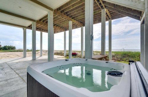 Gilchrist House | Hot Tub, Beach Access! Bay-View Gilchrist Retreat