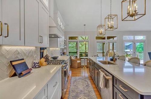 Huddleston House | Hot Tub! Beautiful Mountain Views! Wifi! Come Visit "Off the Bow"!