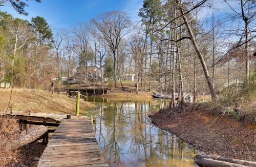 Hemphill House | Hot Tub & Boat Ramp! Home on Toledo Bend Reservoir