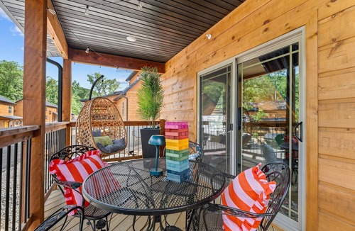 Branson Cabin | Hot Tub Cabin Resort Pools Near Thunder Ridge