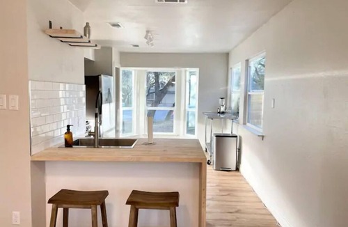 Milwood House | *hot tub Chic Domain 4 BR + foosball |2 homes