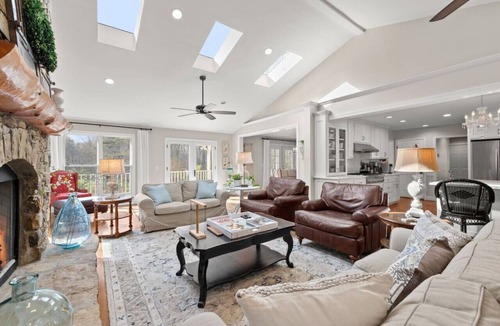 Gainesville House | Hot Tub | Corn Hole | EV Charger