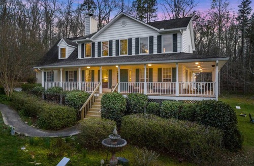 Gainesville House | Hot Tub | Corn Hole | EV Charger