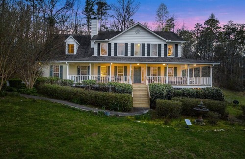 Gainesville House | Hot Tub | Corn Hole | EV Charger