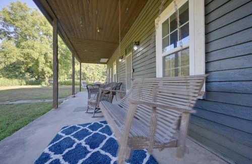 Perryville House | Hot Tub & Creek Views: Secluded Perryville Cabin