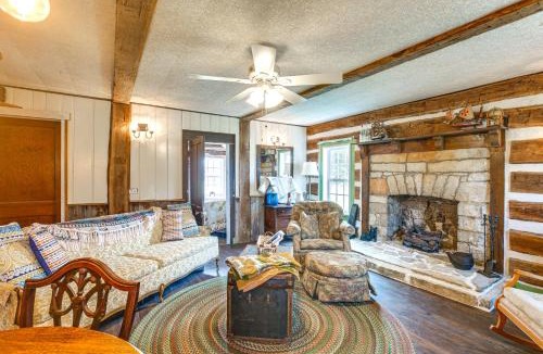 Perryville House | Hot Tub & Creek Views: Secluded Perryville Cabin