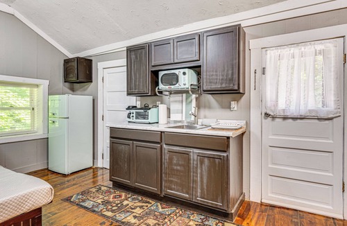 Nineveh Cabin | Hot Tub + Deck: Cabin Hideaway in Brown County