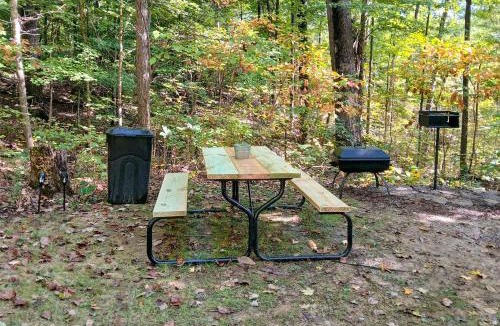 Nineveh House | Hot Tub + Deck: Cabin Hideaway in Brown County