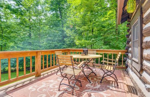 Nineveh House | Hot Tub + Deck: Cabin Hideaway in Brown County