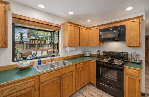Leavenworth Cabin | Hot Tub | Deck | Firepit | Boat Parking | BBQ