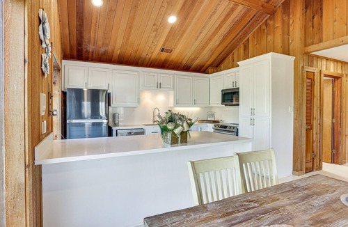 Brookshire House | Hot Tub, Deck & Grill: Brookshire Gem Near Venues