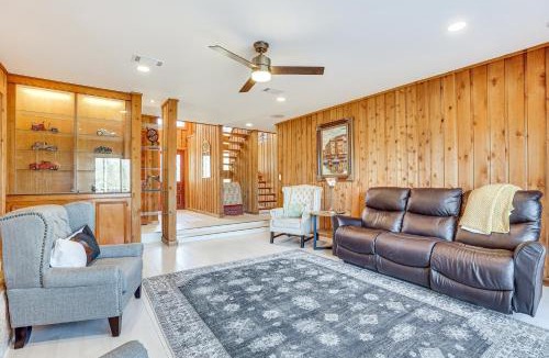 Brookshire House | Hot Tub, Deck & Grill: Brookshire Gem Near Venues