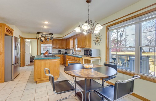 Eureka Springs House | Hot Tub + Deck: 'Holiday Island Fairway Estate’