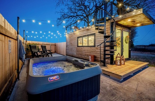 Elm Mott House | Hot Tub Deck Privacy Pickle Ball The Skylark 10 Min - Waco