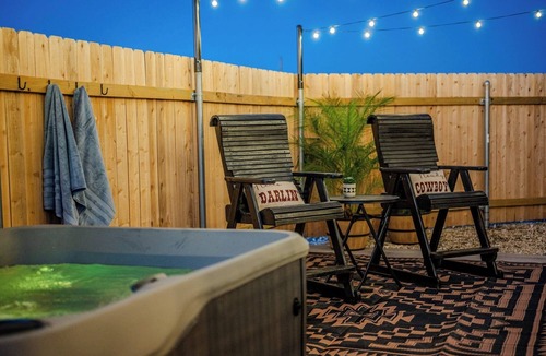 Elm Mott House | Hot Tub Deck Privacy Pickle Ball The Skylark 10 Min - Waco